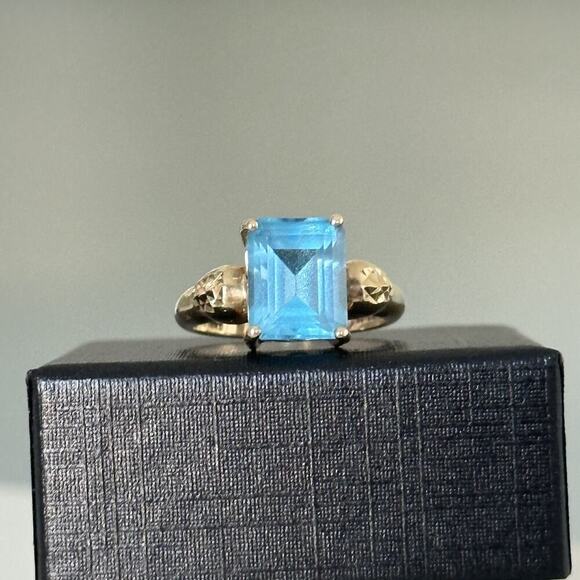 Cyde Duneier Designer 10K Yellow Gold Blue Topaz Emerald Cut Ring Size 6 - Picture 4 of 16